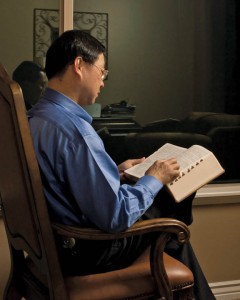 mormon-man-scriptures